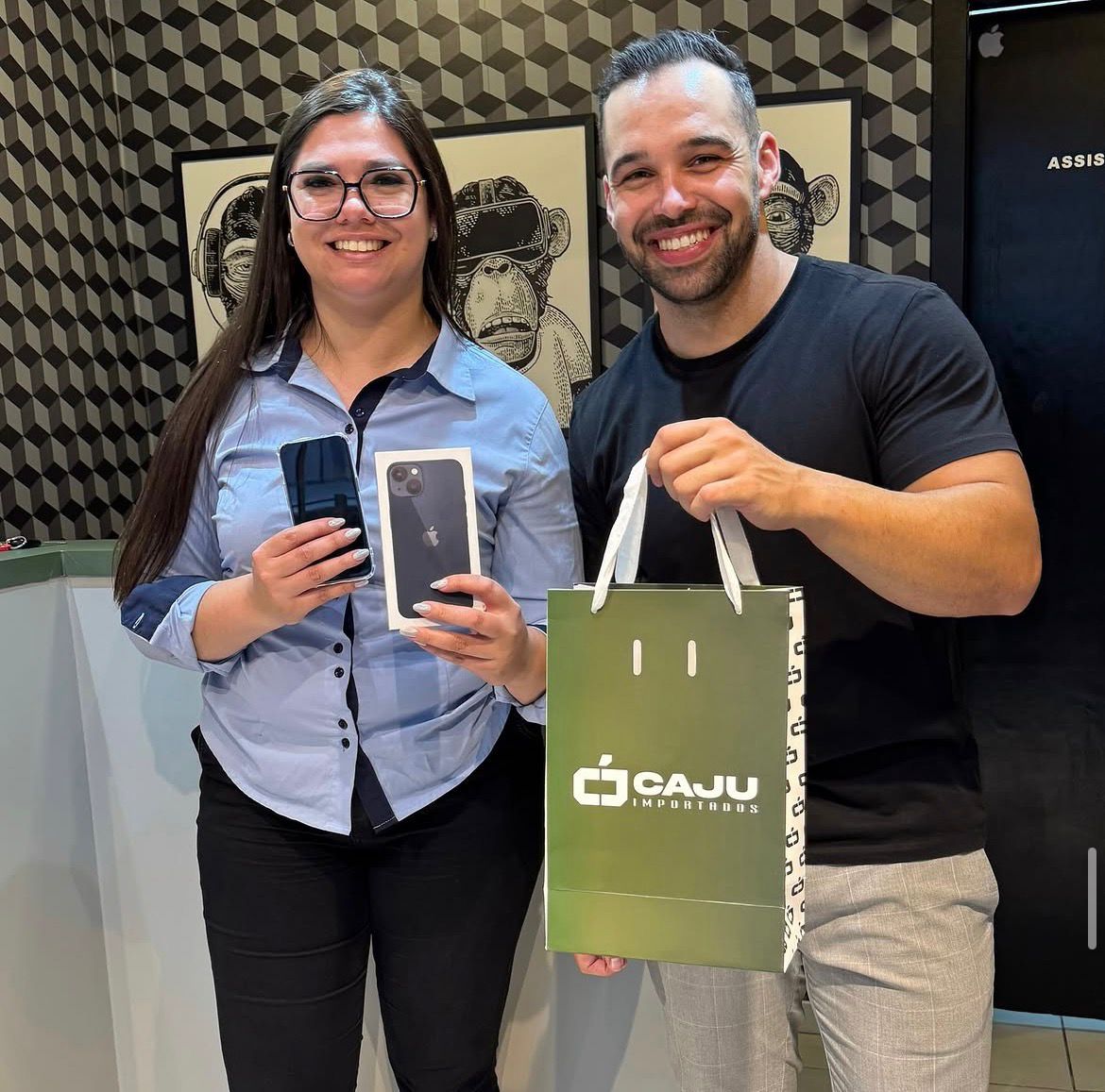 Cliente Caju com novo iPhone