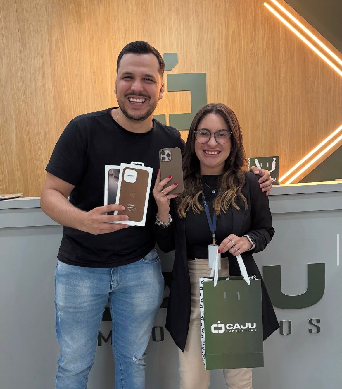 Cliente Caju com cases originais Apple