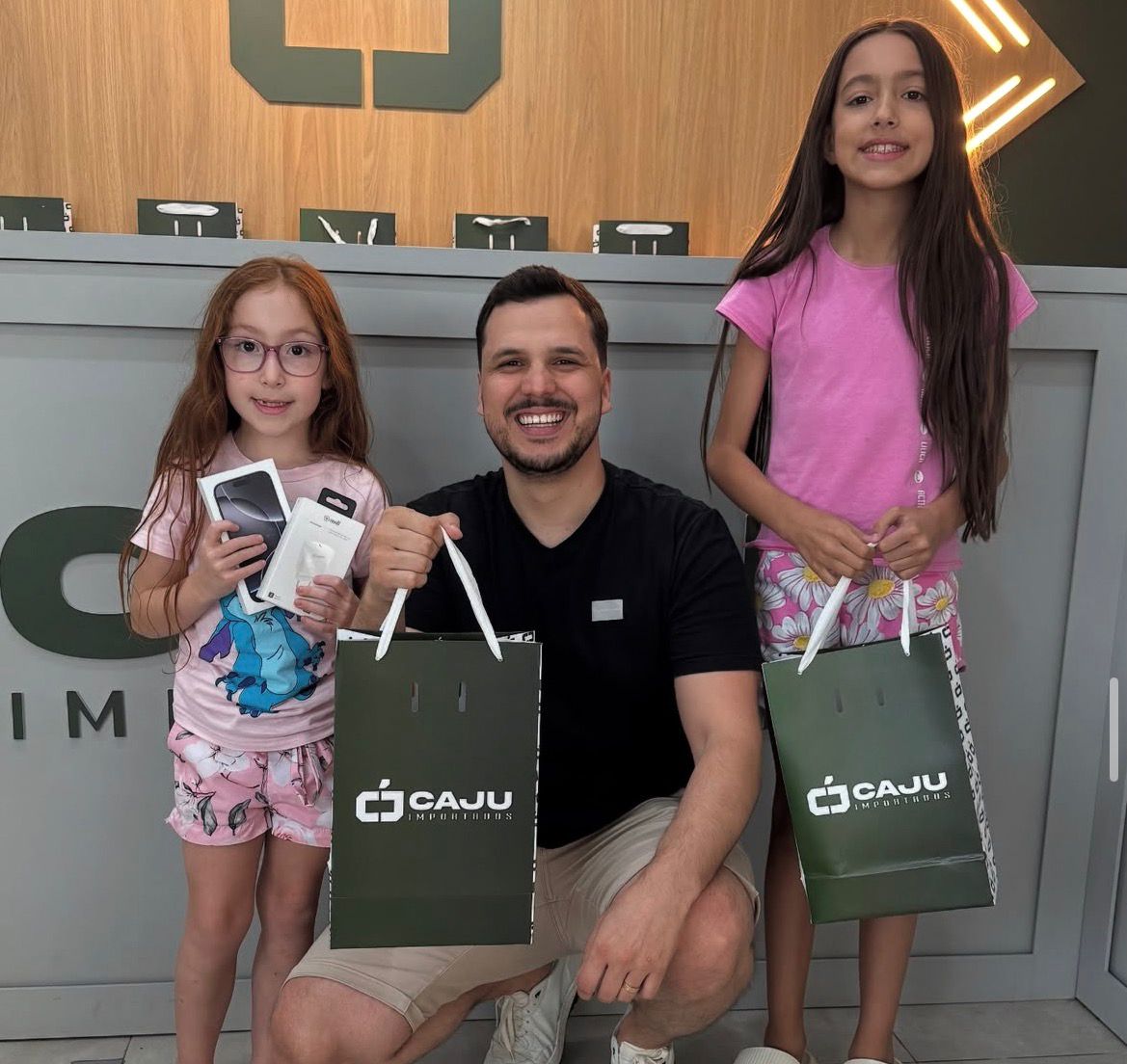 Pai e filhas clientes Caju